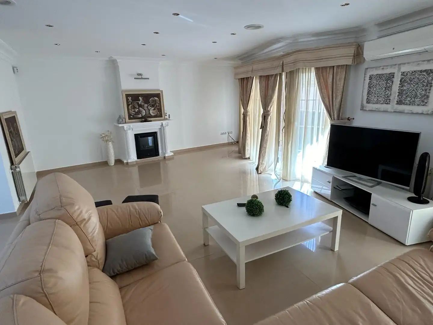 House with terrace for sale in Serra