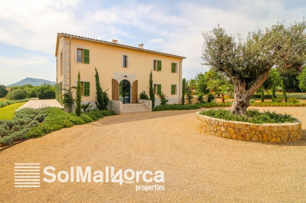 Vista exterior de Finca rústica en venda en Pollença amb Aire condicionat, Calefacció i Jardí privat