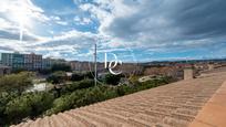 Vista exterior de Casa o xalet en venda en Vilanova i la Geltrú amb Aire condicionat, Terrassa i Balcó