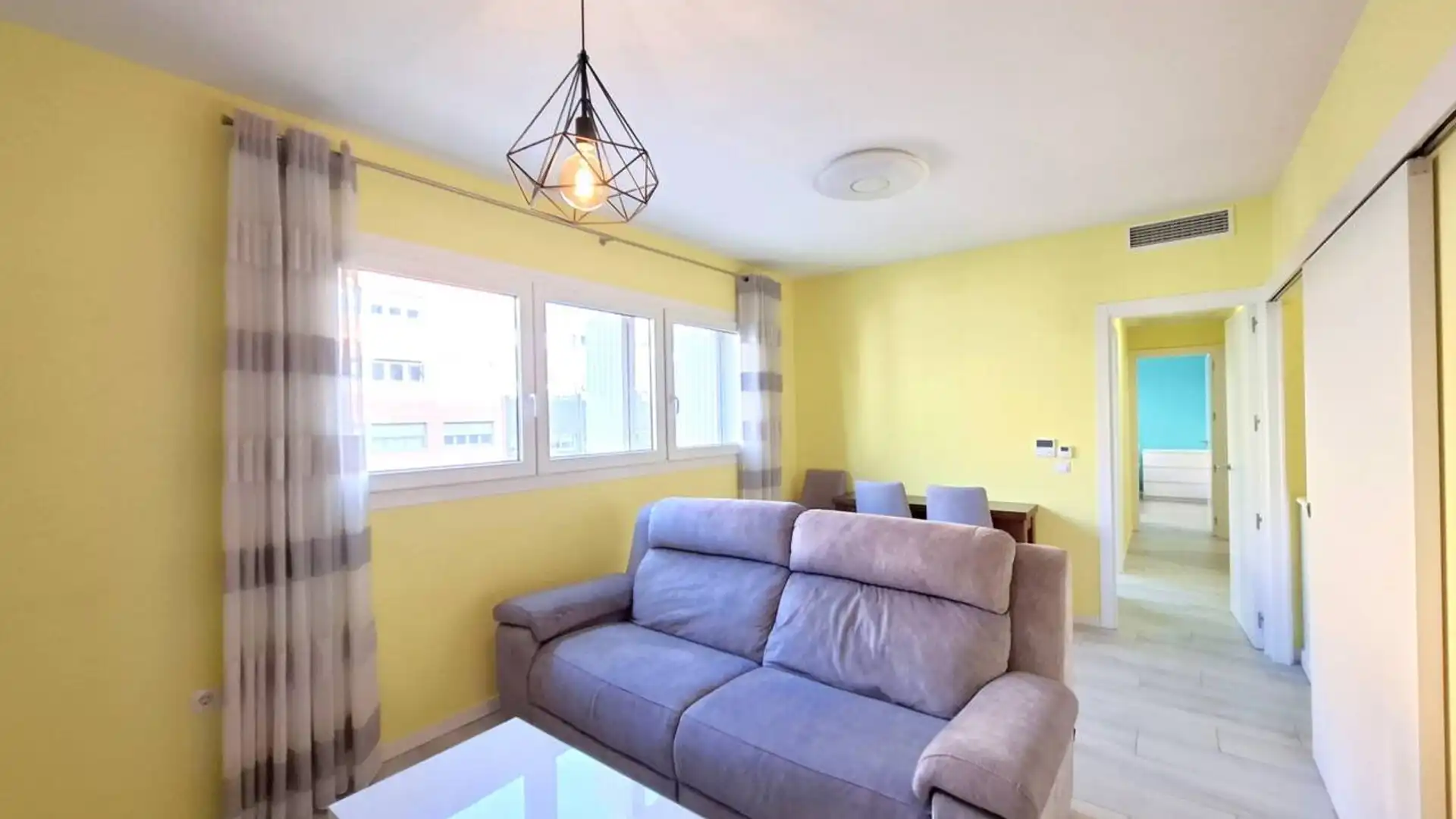 Sala de estar de Piso de alquiler en  Madrid Capital con Aire acondicionado, Calefacción y Amueblado