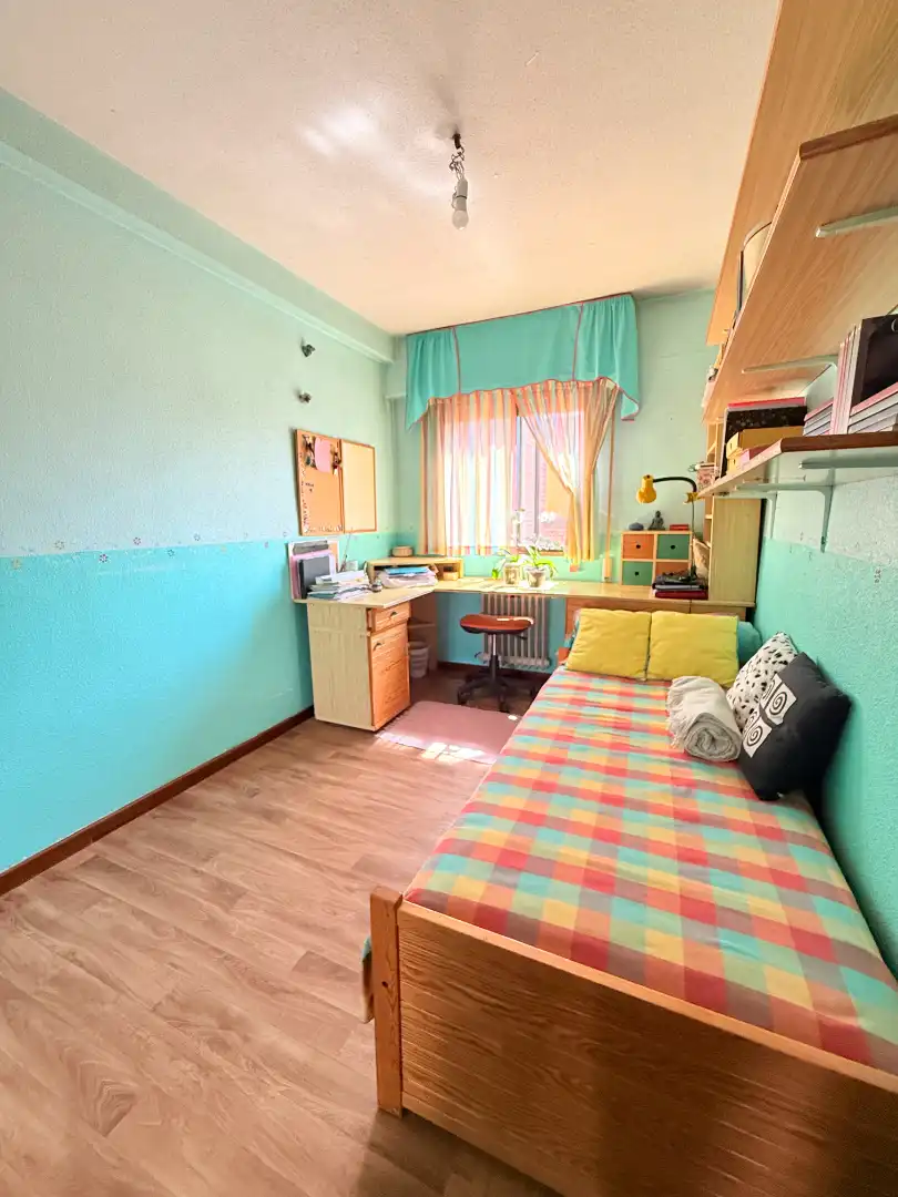 Habitación de Casa adosada en venta en San Sebastián de los Reyes con Aire acondicionado, Calefacción y Jardín privado