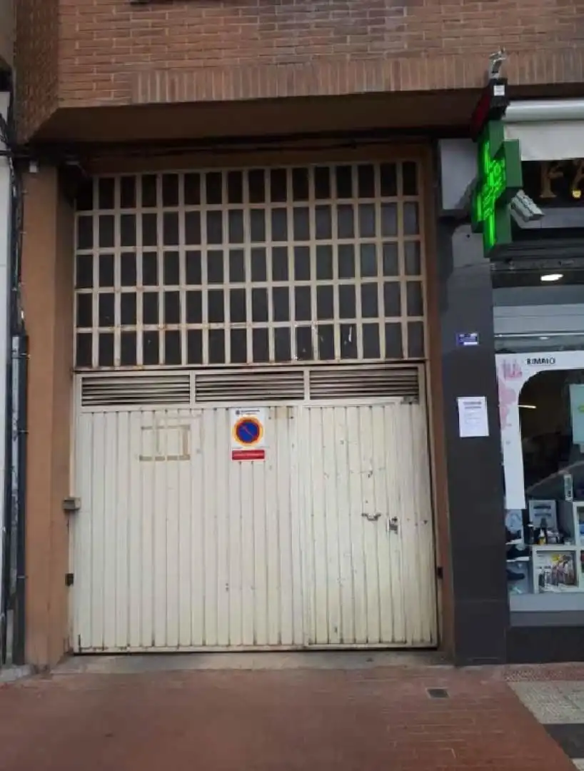Aparcament de Garatge en venda en  Logroño