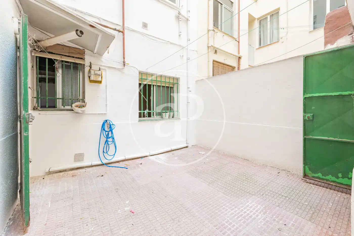 Vista exterior de Piso en venta en Madrid con Calefacción