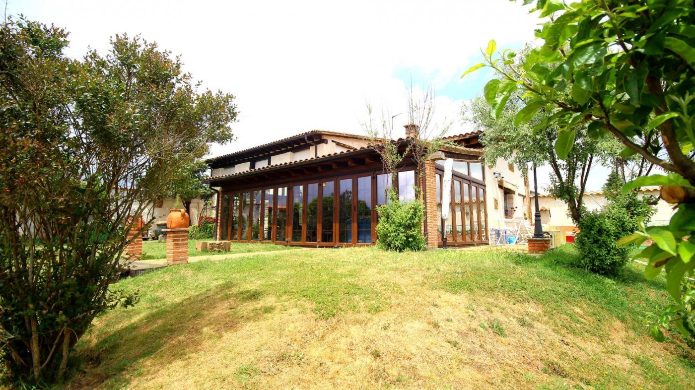 Jardí de Casa o xalet en venda en León Capital  amb Calefacció, Jardí privat i Terrassa