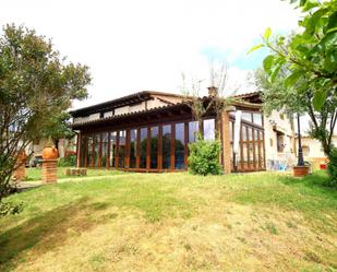 Jardí de Casa o xalet en venda en León Capital  amb Terrassa i Piscina