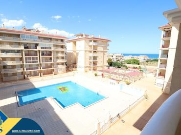 Pis amb piscina en venda a La Mata