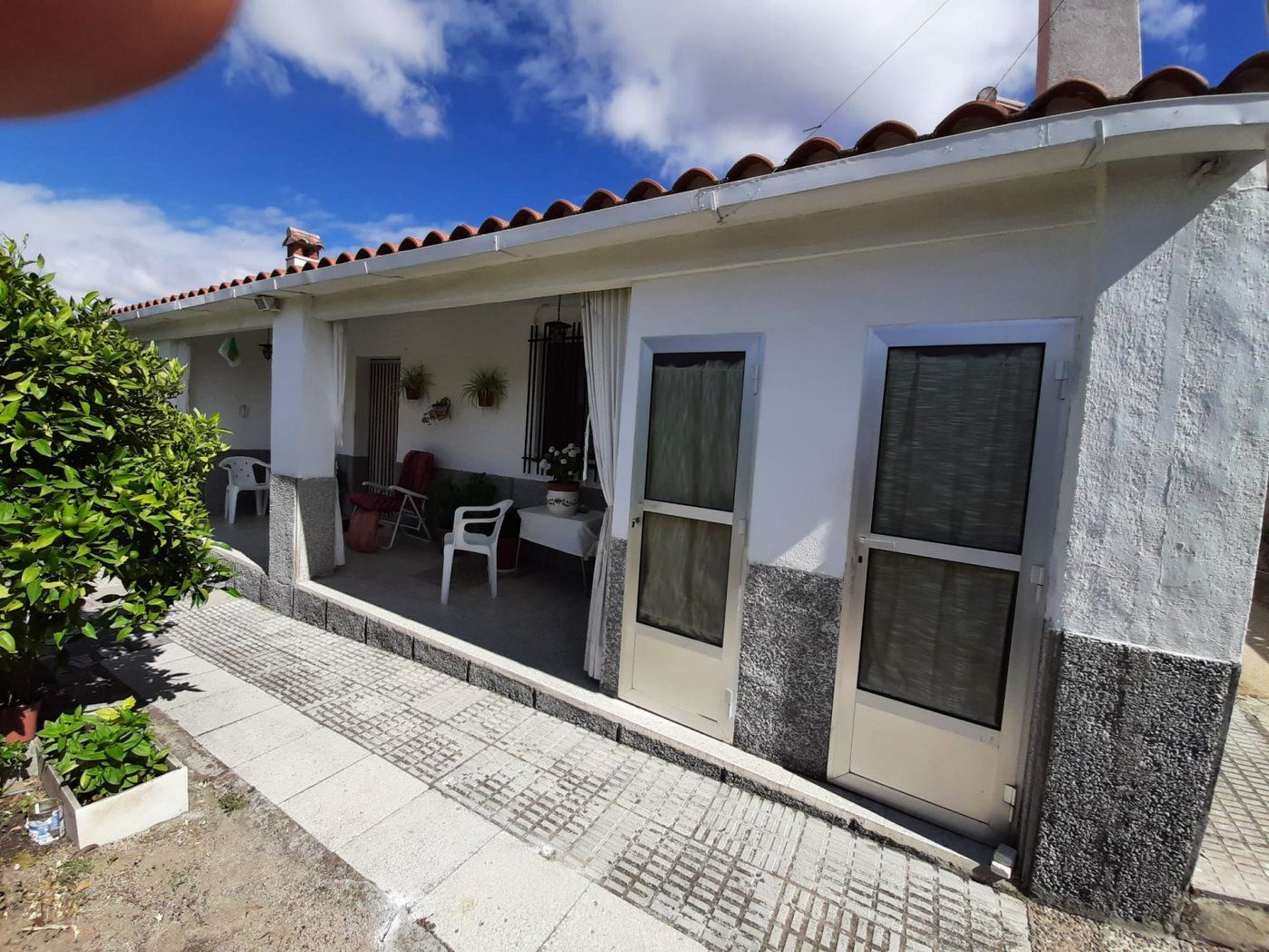 Vista exterior de Casa o xalet en venda en Malpartida de Cáceres amb Jardí privat, Traster i Piscina