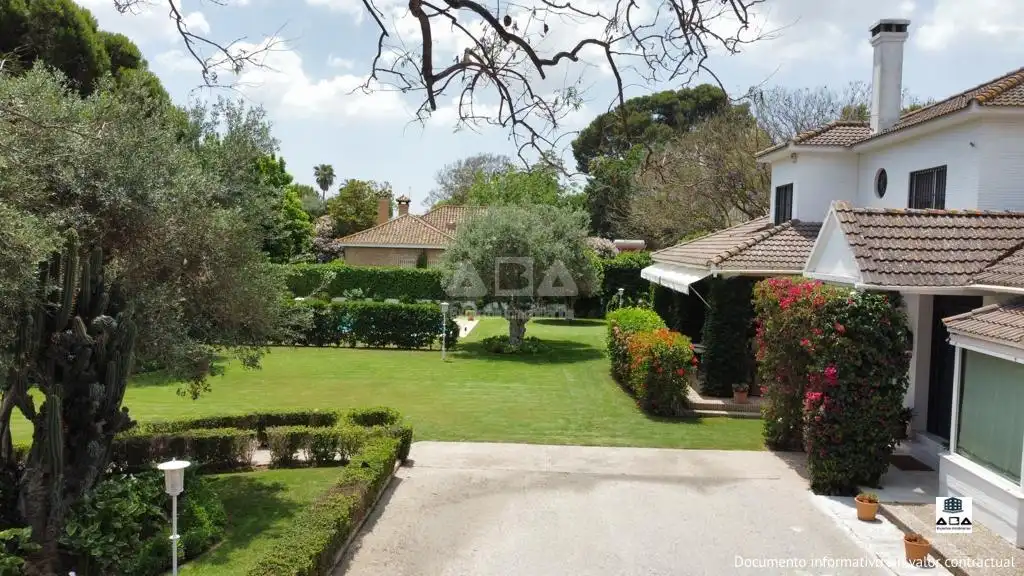 Jardí de Casa o xalet en venda en Jerez de la Frontera amb Aire condicionat, Calefacció i Jardí privat