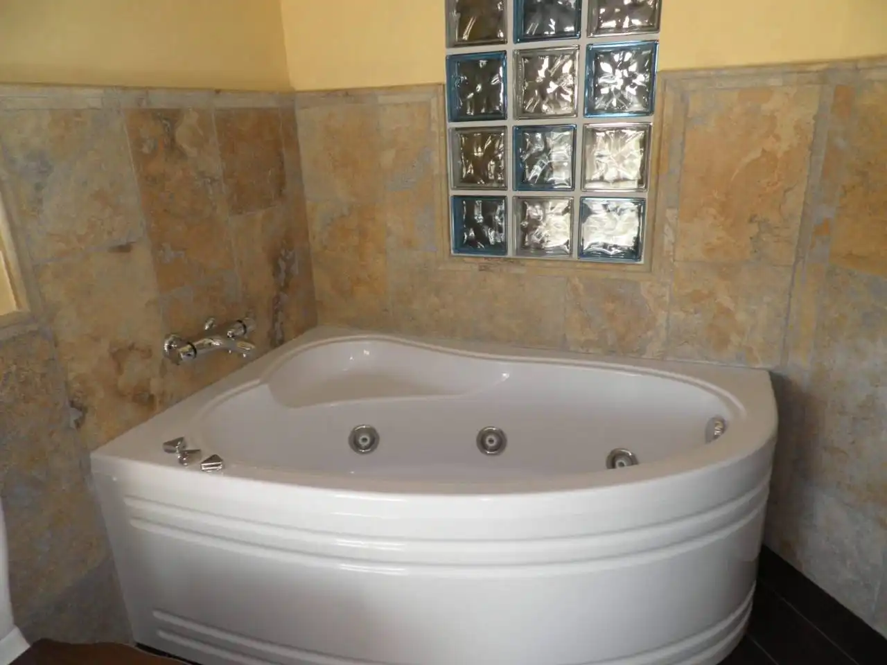 Baño de Dúplex en venta en León Capital  con Calefacción, Parquet y Trastero