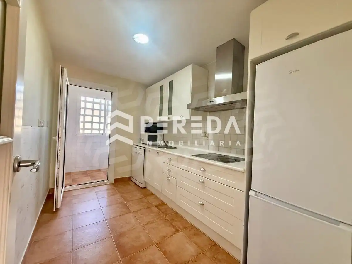 Cuina de Apartament en venda en Roquetas de Mar amb Piscina comunitària