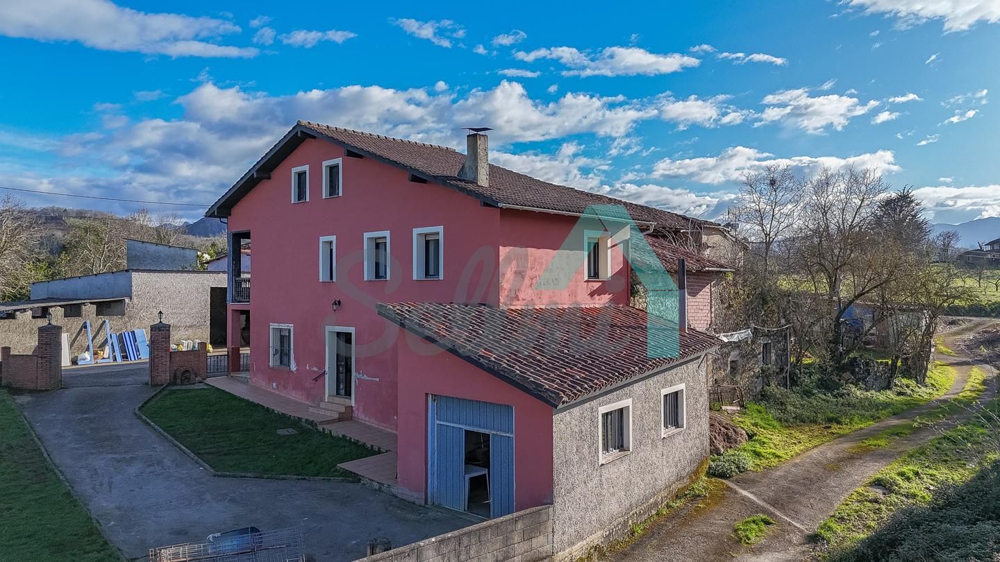 Vista exterior de Casa adosada en venda en Piloña amb Jardí privat, Parquet i Terrassa