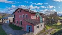 Vista exterior de Casa adosada en venda en Piloña amb Jardí privat, Parquet i Terrassa