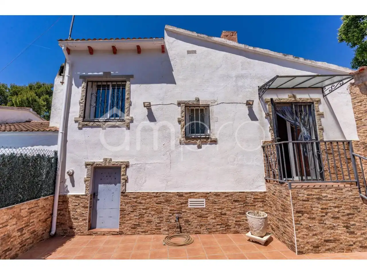 Vista exterior de Casa o xalet en venda en La Pobla de Montornès   amb Aire condicionat, Jardí privat i Terrassa