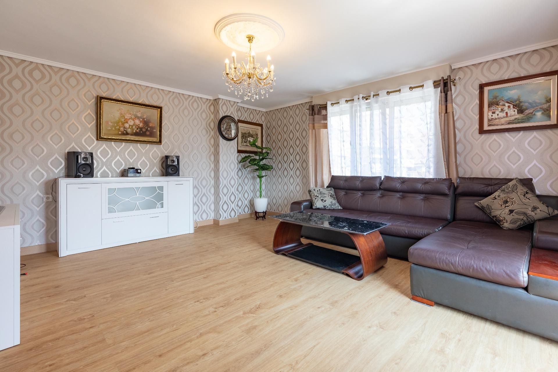 Sala d'estar de Pis en venda en Sagunto / Sagunt amb Calefacció, Parquet i Balcó