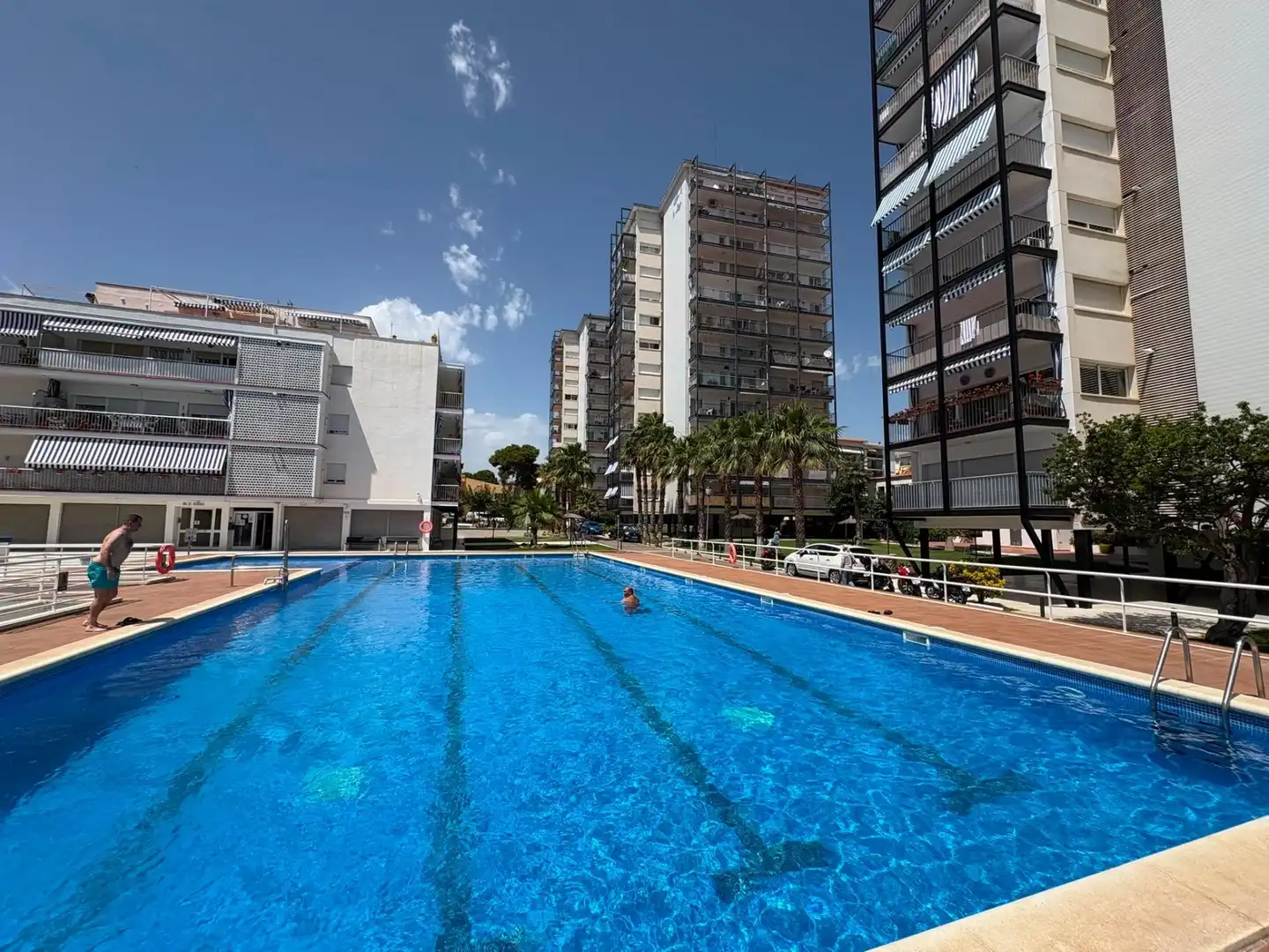 Schwimmbecken von Wohnungen zum Verkauf in Sitges mit Heizung, Privatgarten und Terrasse