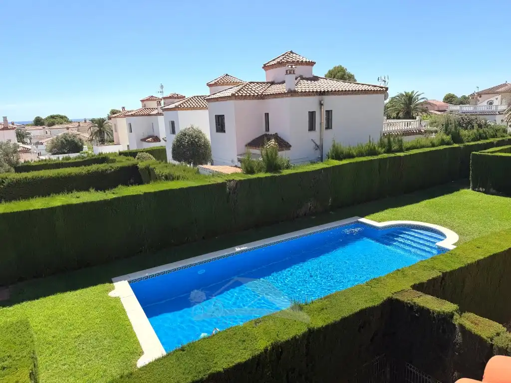 Villa zum Verkauf in Calle Bilbao De