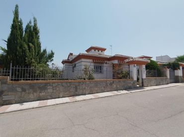 Chalet con piscina en venta en ZARZAMORA