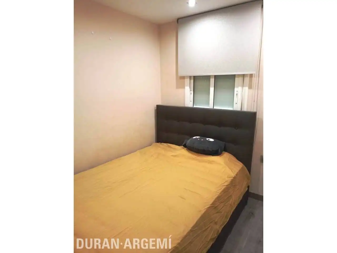 Schlafzimmer von Wohnung zum Verkauf in Barcelona mit Klimaanlage und Parkett