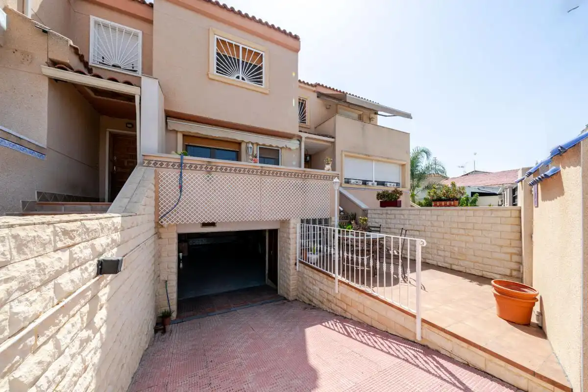Vista exterior de Casa adosada en venta en Rojales con Calefacción, Terraza y Balcón