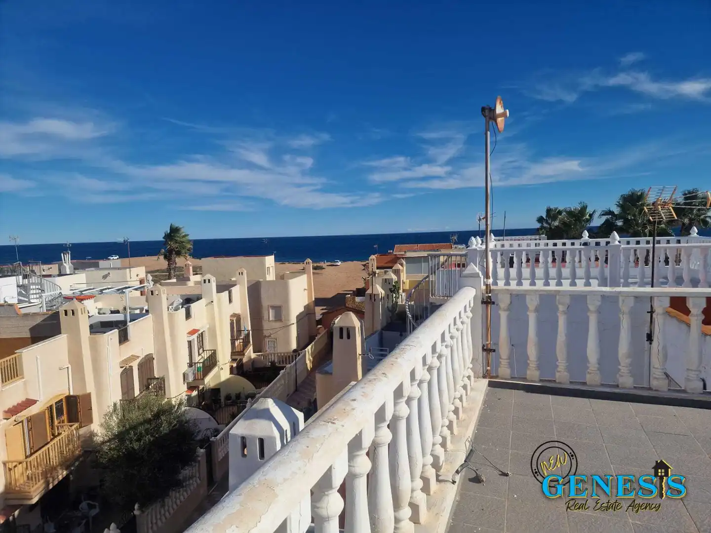 Vista exterior de Casa adosada en venda en Torrevieja amb Aire condicionat, Terrassa i Traster