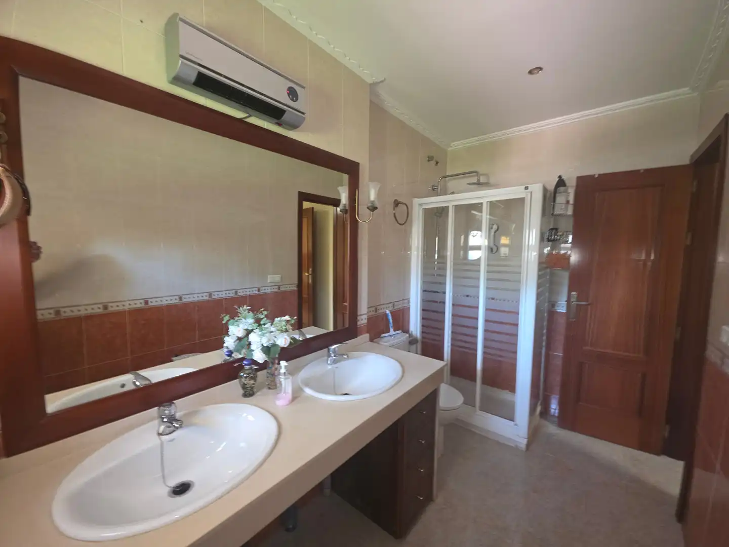Baño de Casa o chalet en venta en Alcalá de Guadaira con Aire acondicionado, Calefacción y Jardín privado