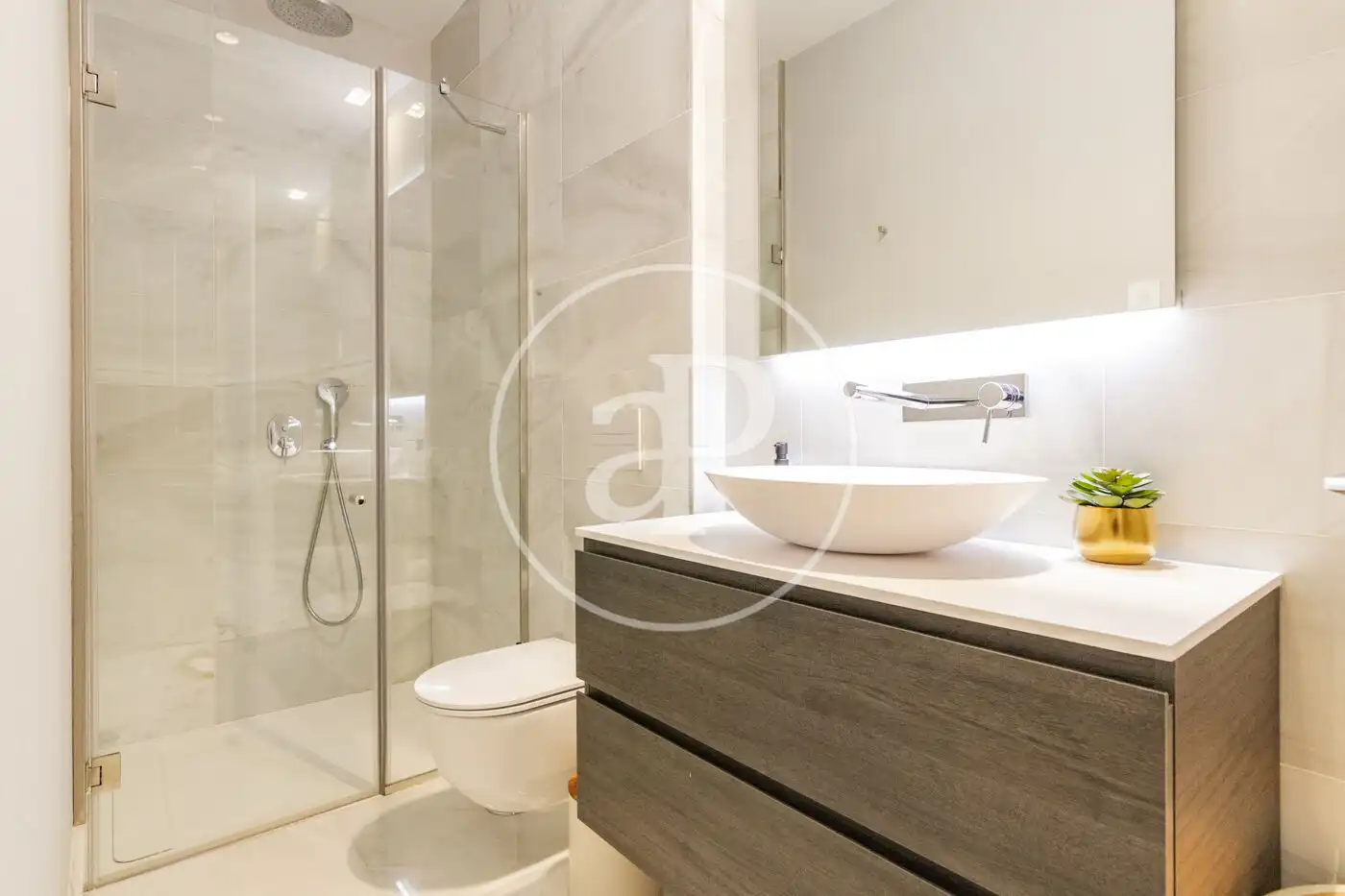 Bathroom of Attic for sale in Madrid  with Air Conditioner, Heating and Terrace