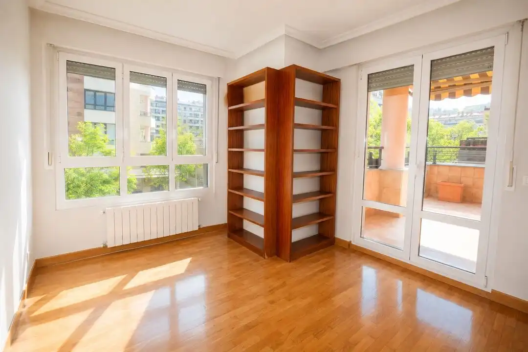 Habitación de Piso en venta en Donostia - San Sebastián  con Calefacción, Terraza y Trastero