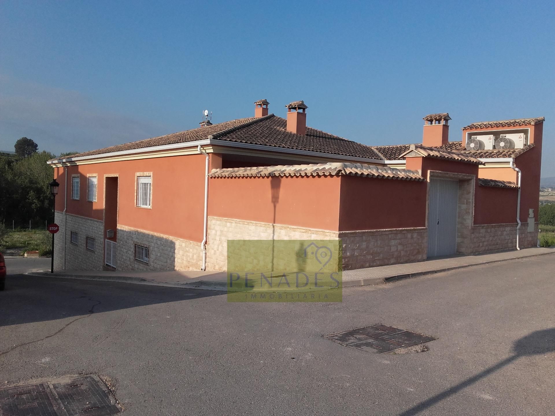 Vista exterior de Casa o xalet en venda en Bufali amb Terrassa, Moblat i Balcó