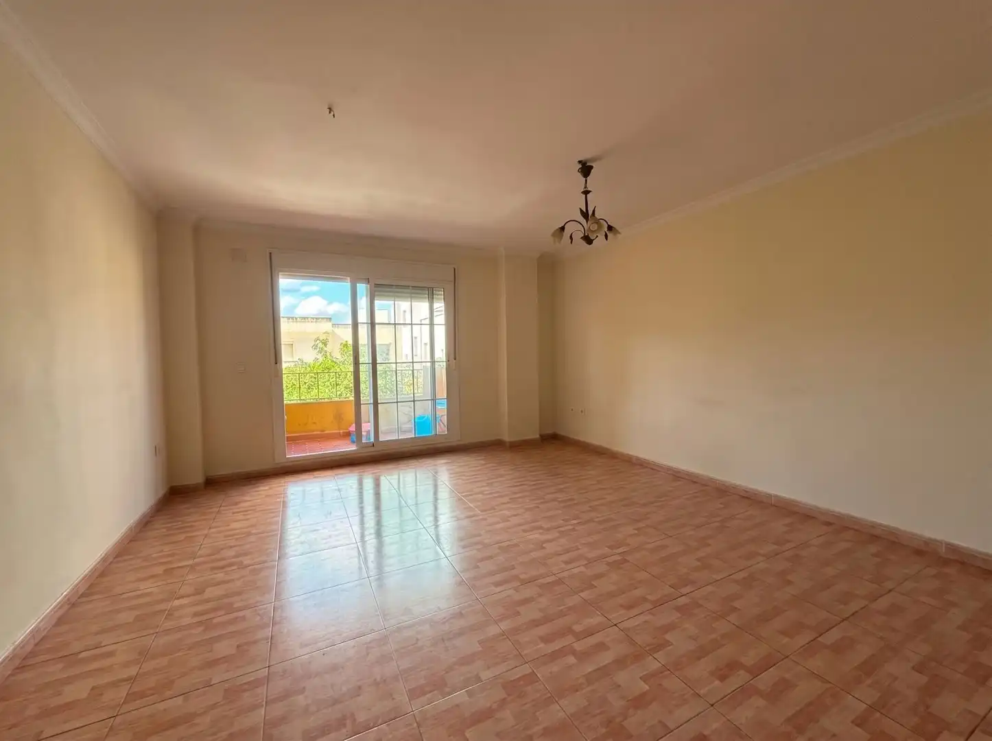 Living room of Flat for sale in Estepona  with Terrace