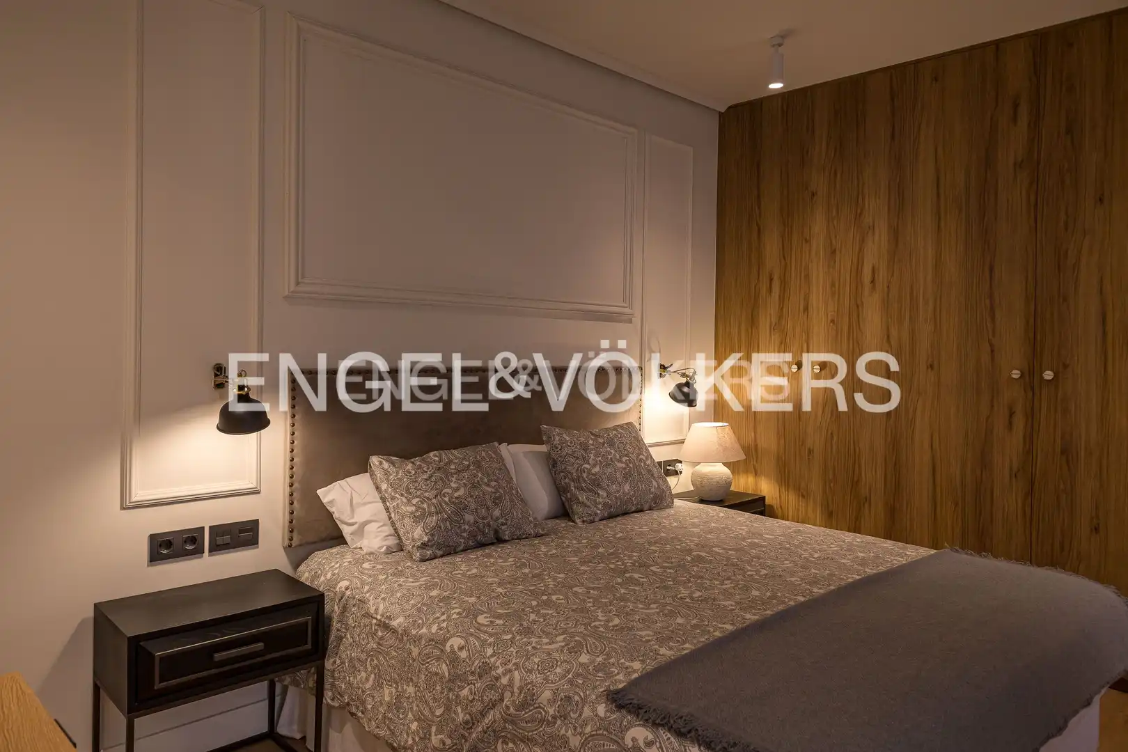 Bedroom of Flat for rent in Madrid  with Air Conditioner, Heating and Storage room