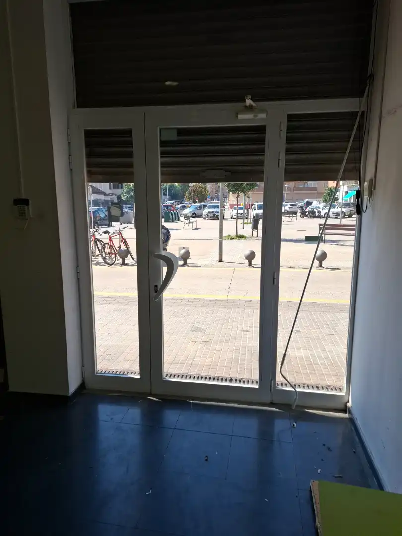 Local comercial en venda a Carrer Andorra, imagen 2