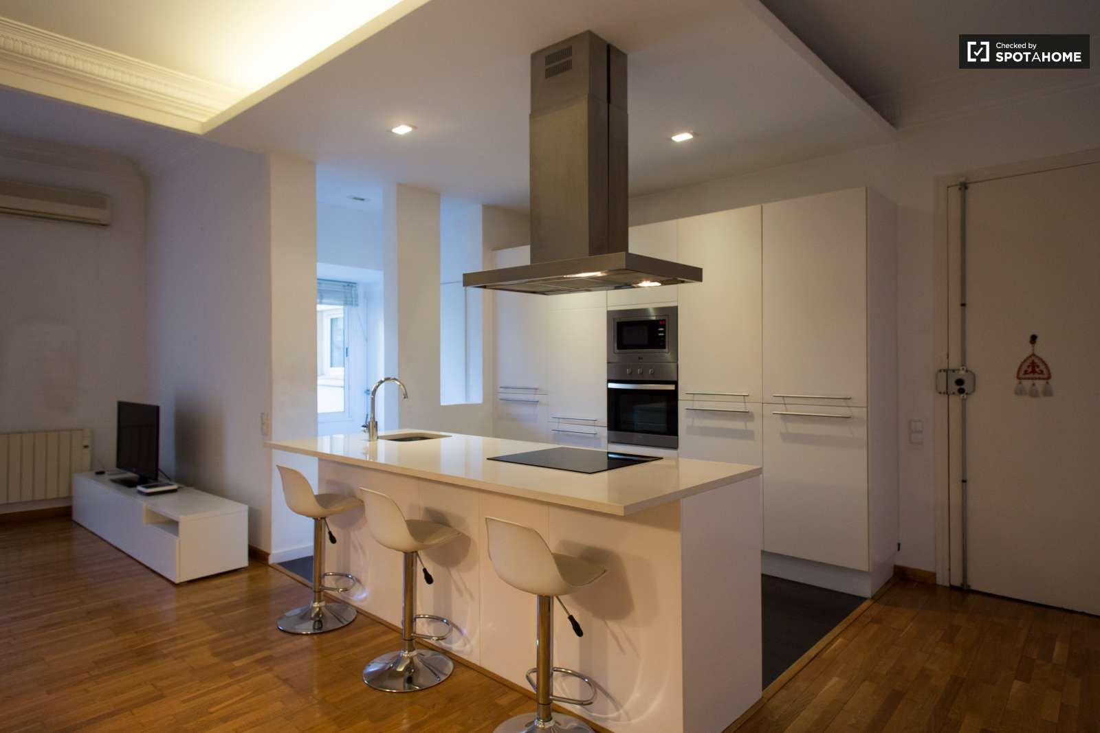Kitchen of Apartment to share in  Barcelona Capital  with Air Conditioner, Heating and Terrace