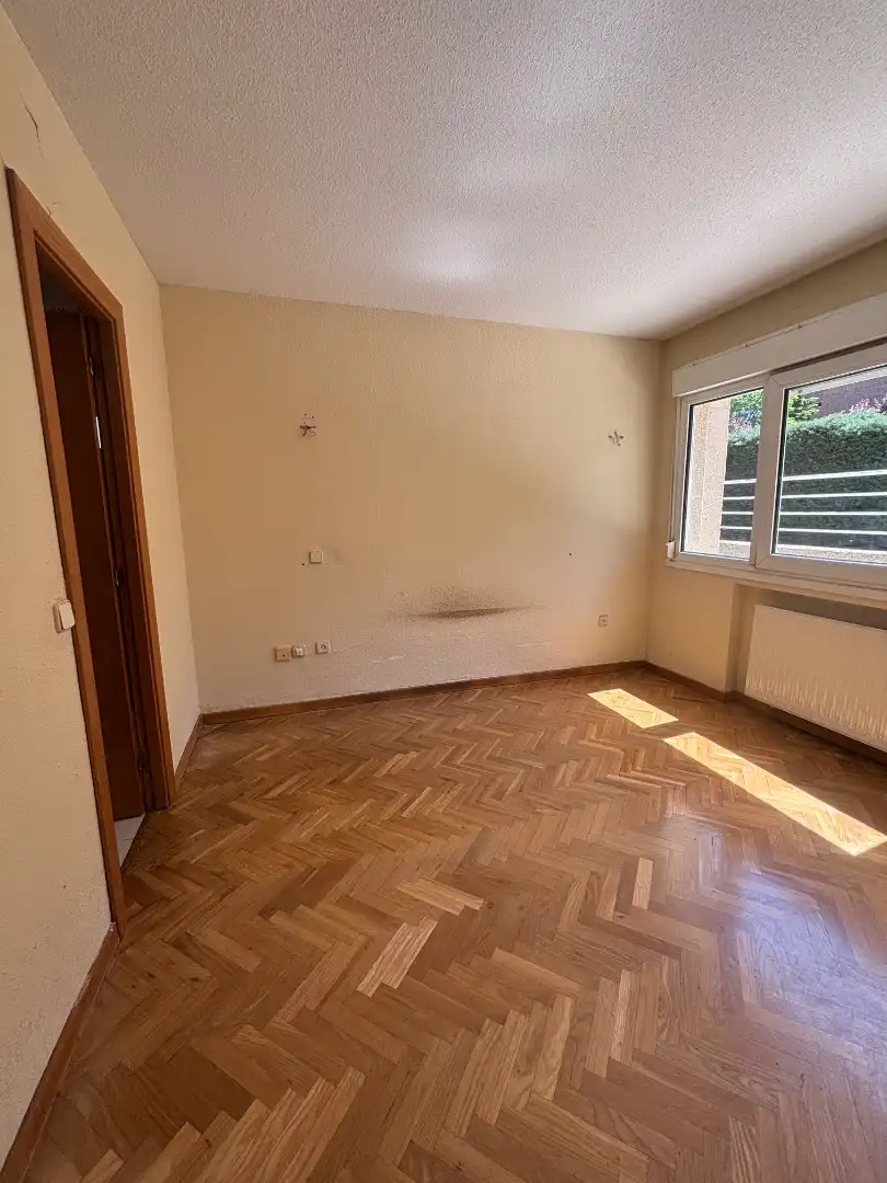 Habitación de Planta baja en venta en Pozuelo de Alarcón con Calefacción, Terraza y Horno