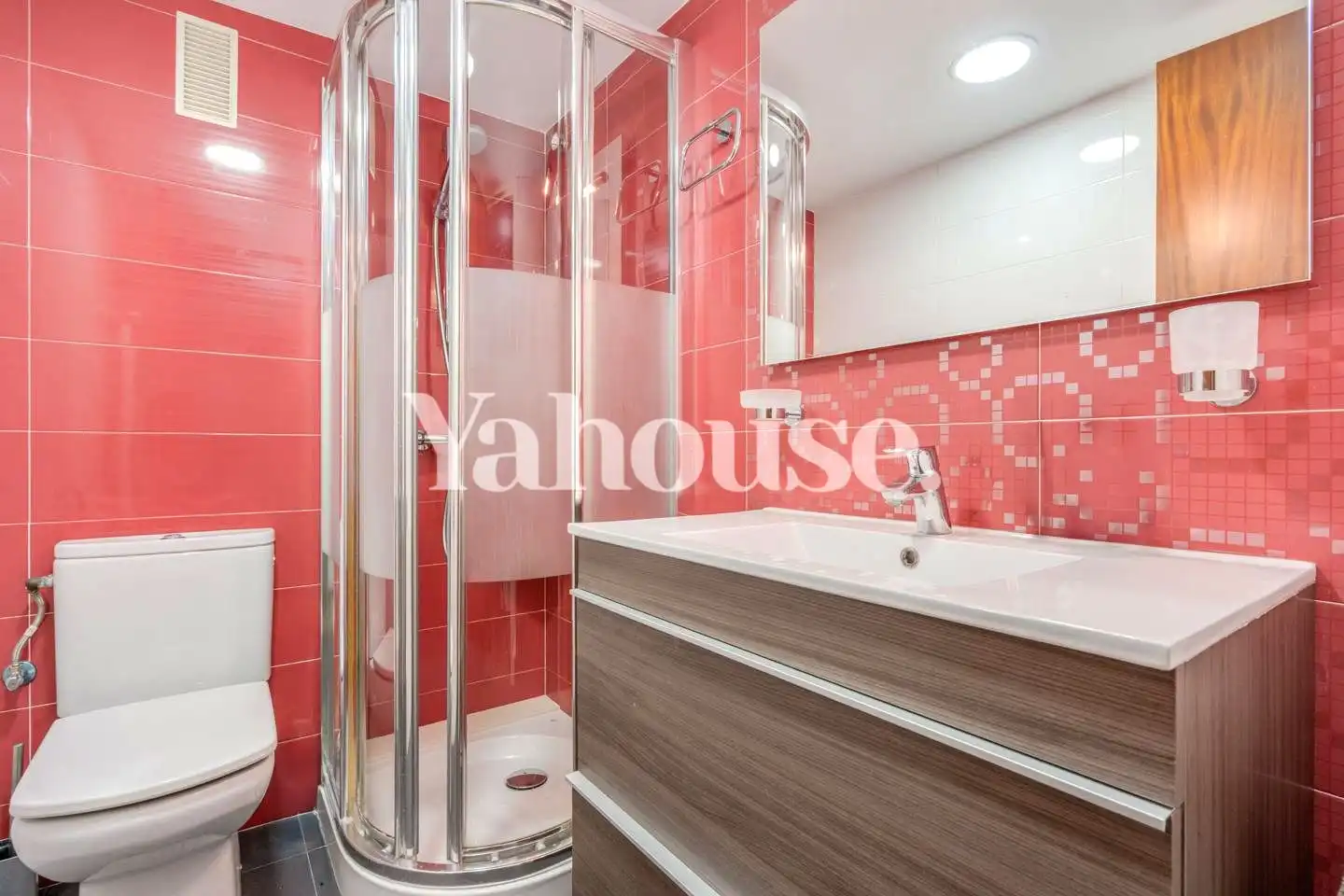 Badezimmer von Wohnung zum Verkauf in Barcelona mit Klimaanlage, Heizung und Terrasse