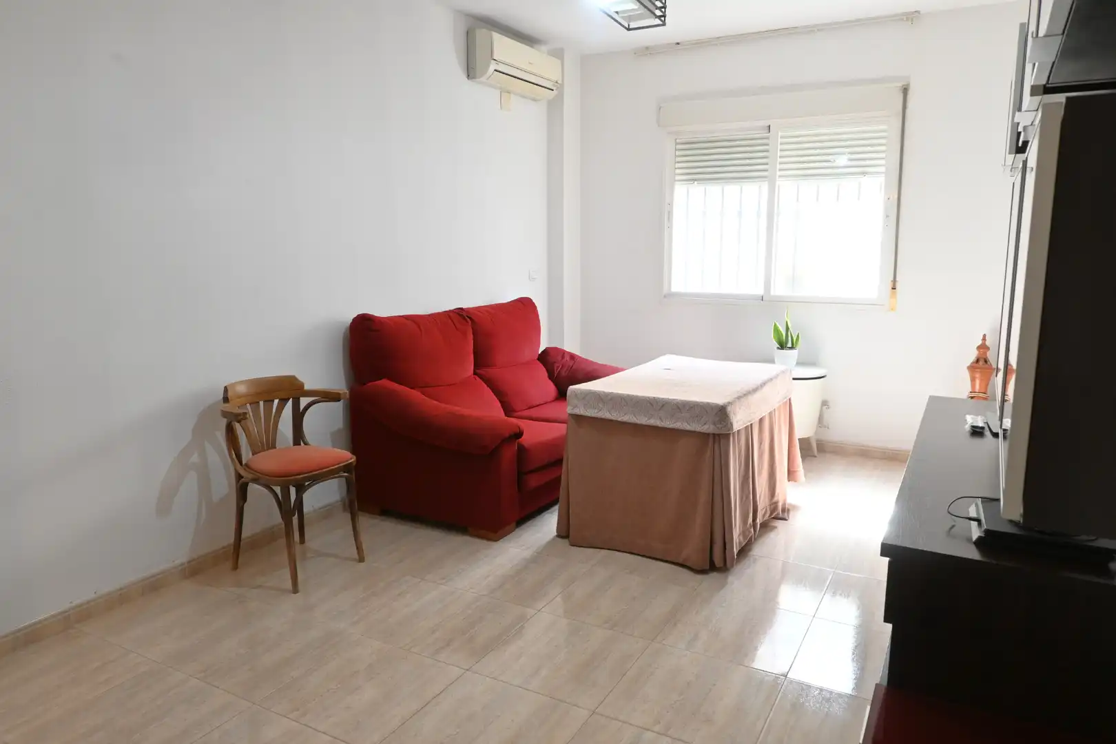 Living room of Flat for sale in Churriana de la Vega  with Air Conditioner and Furnished