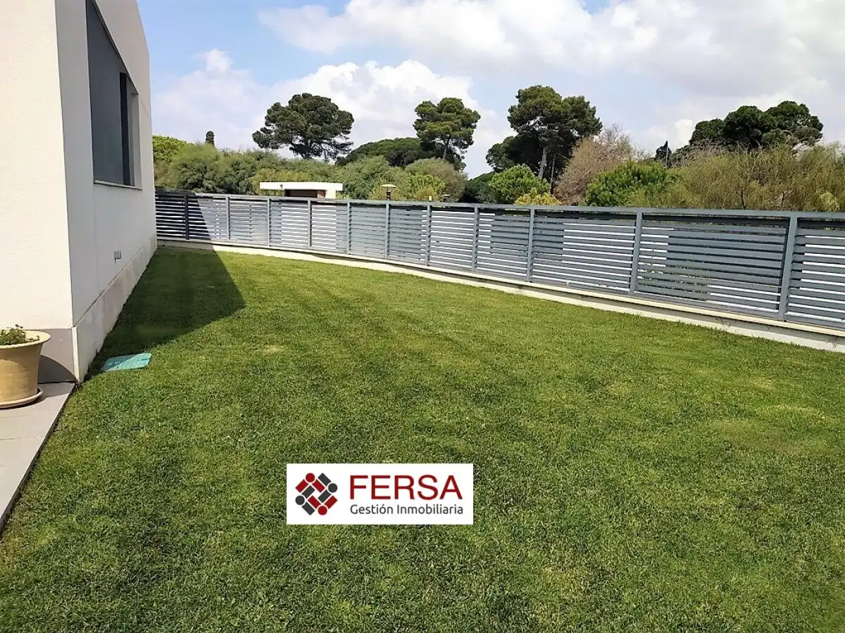 Wohnung zur Miete in El Puerto de Santa María mit Klimaanlage, Heizung und Privatgarten