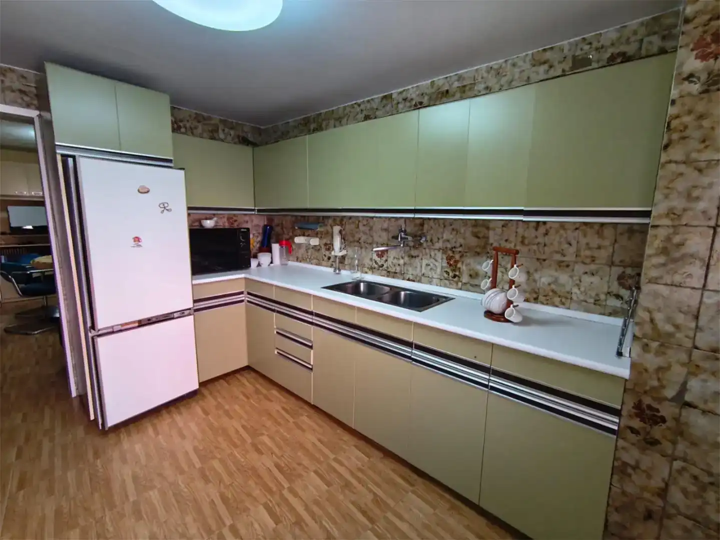 Cuina de Casa adosada en venda en Escucha amb Moblat, Forn i Rentadora