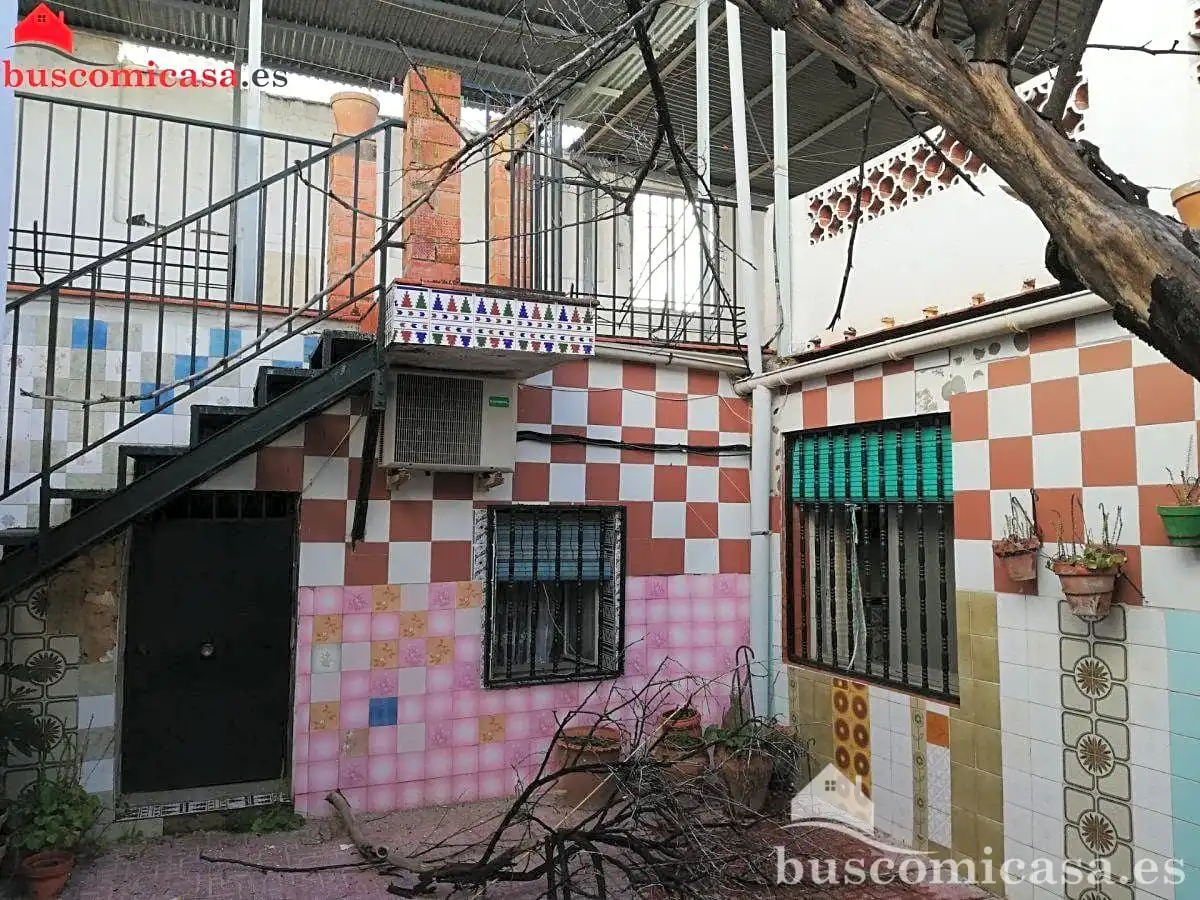 Vista exterior de Casa adosada en venta en Linares con Aire acondicionado, Jardín privado y Terraza