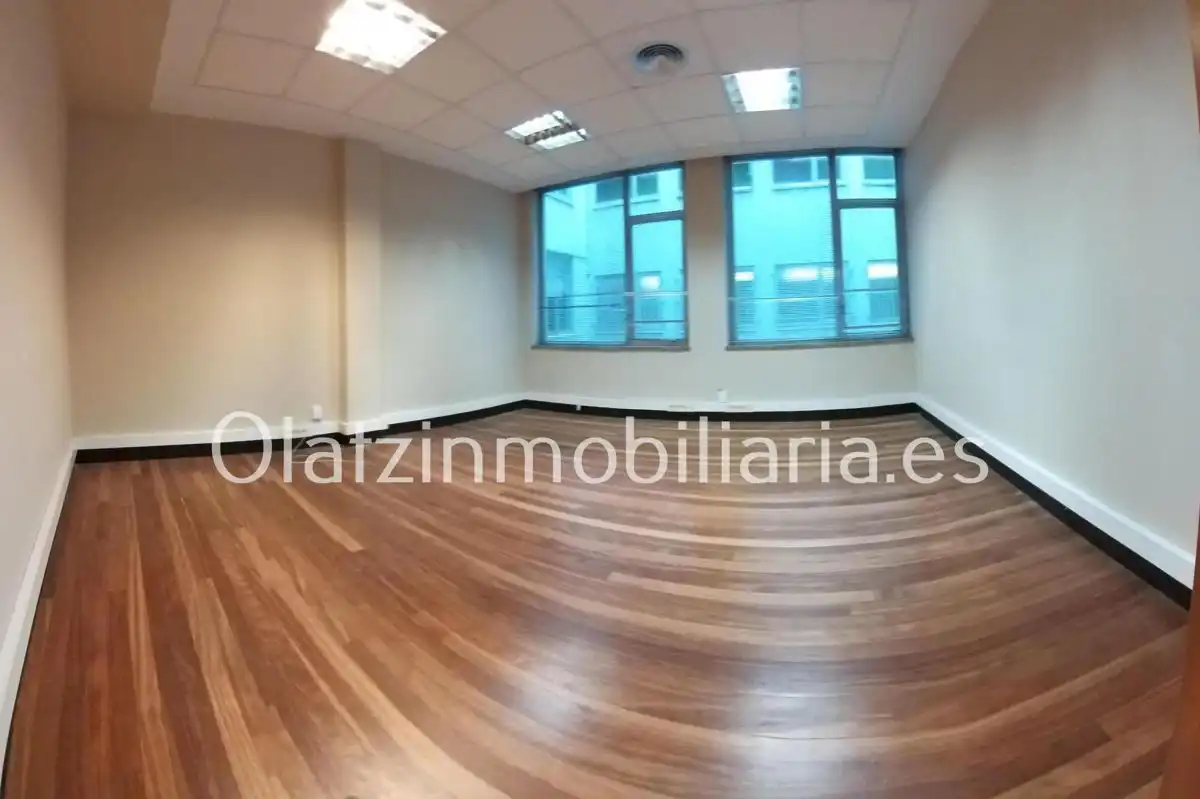 Oficina con ascensor en alquiler en Abando - Albia