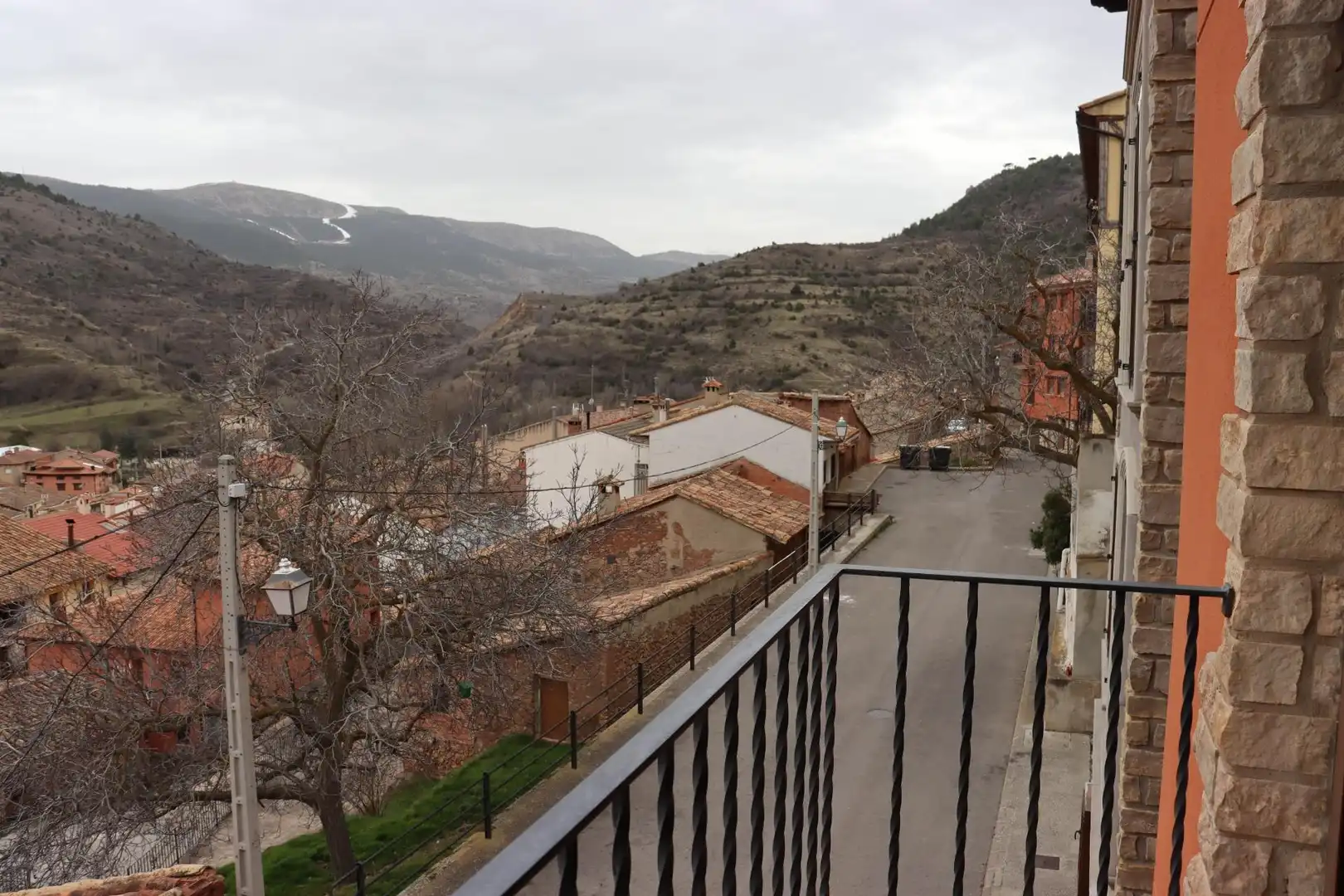 Vista exterior de Piso en venta en Camarena de la Sierra con Calefacción, Trastero y Amueblado