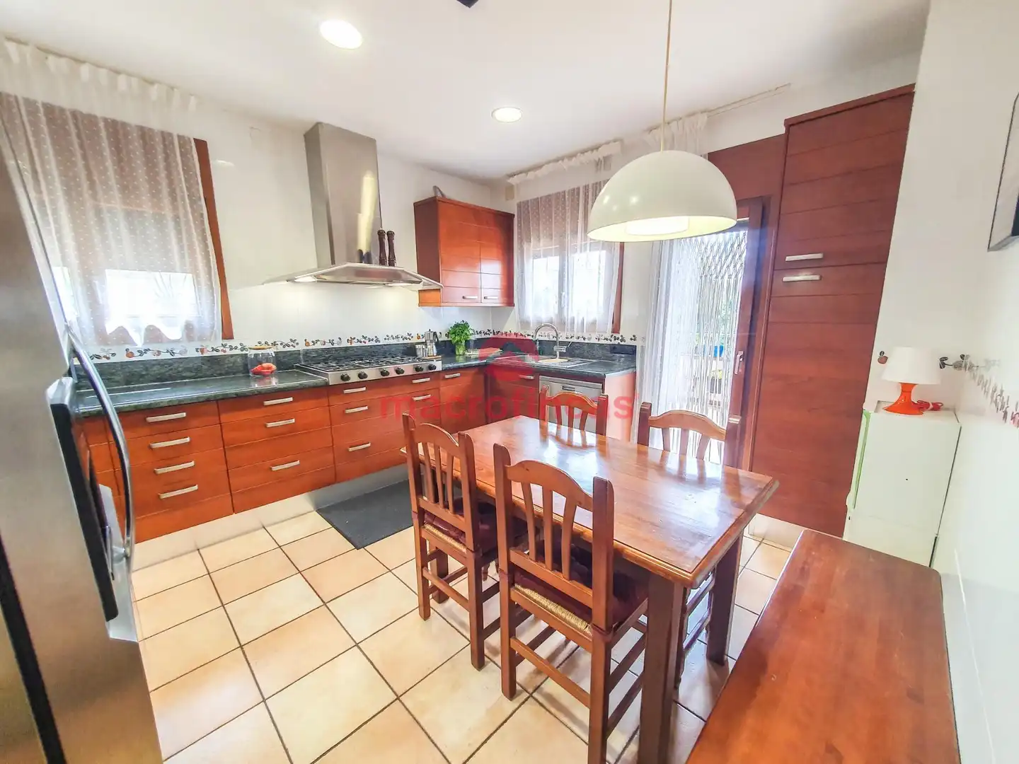 Cuina de Casa o xalet en venda en Olesa de Montserrat amb Aire condicionat, Jardí privat i Terrassa
