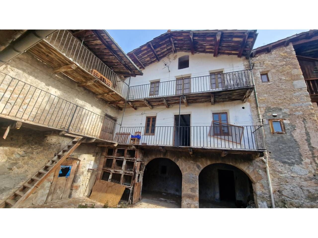 Vista exterior de Casa o xalet en venda en Gósol amb Jardí privat i Terrassa
