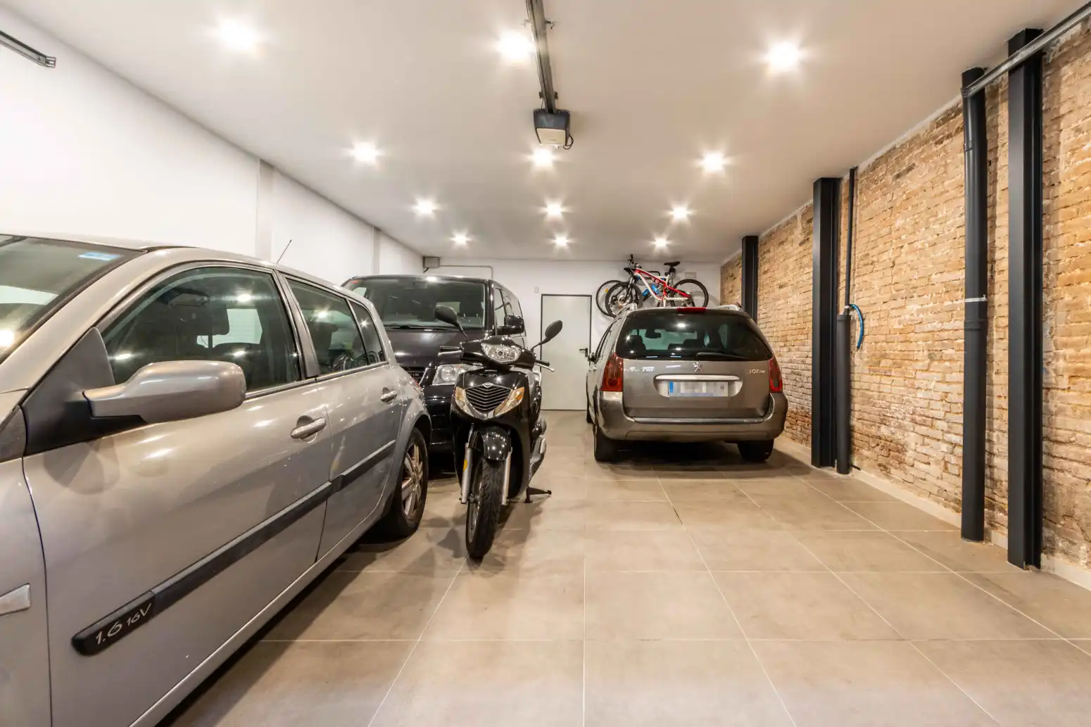 Parking of Houses for sale in Ponent