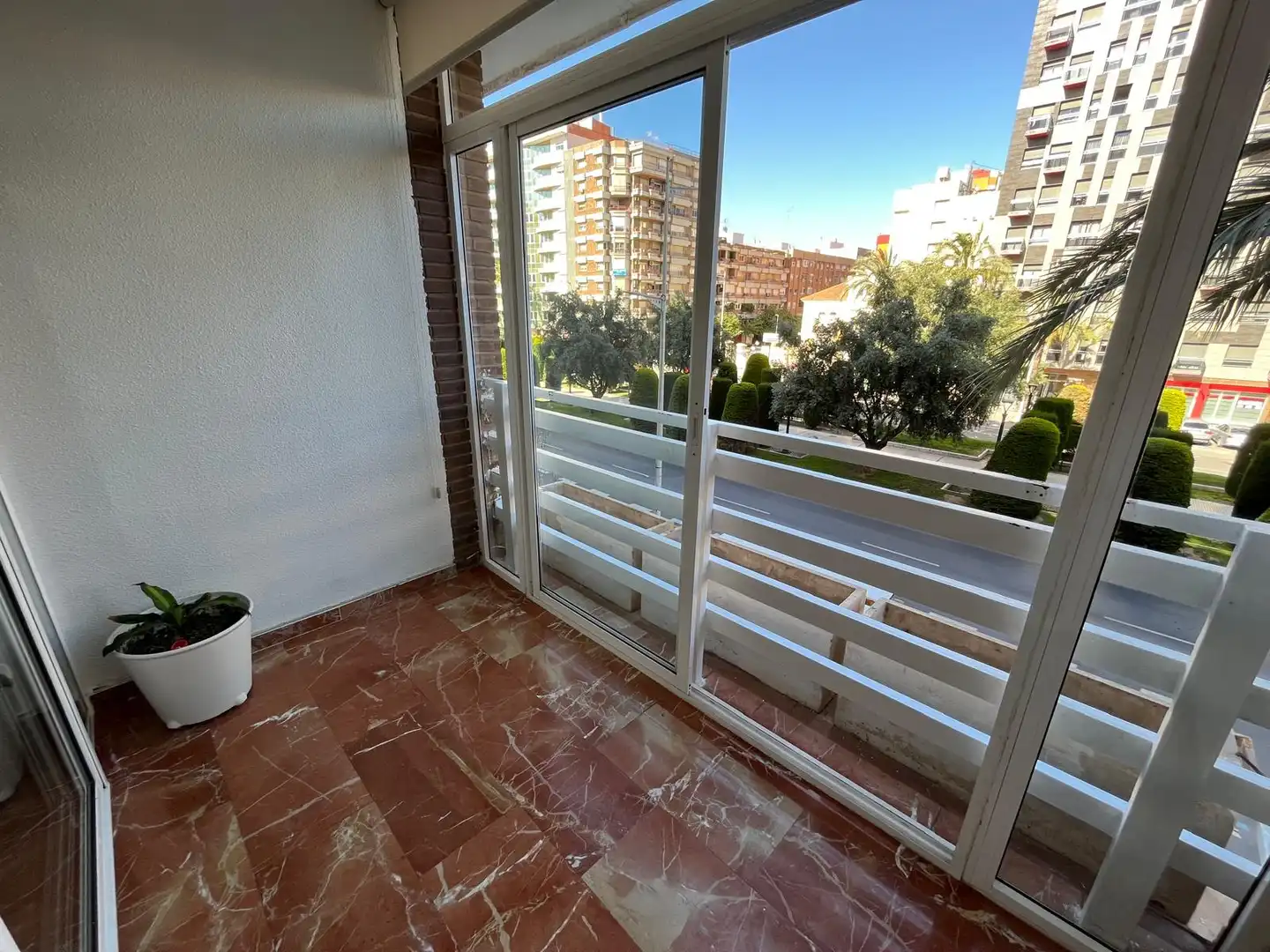 Vista exterior de Oficina de lloguer en Cartagena amb Aire condicionat, Calefacció i Balcó