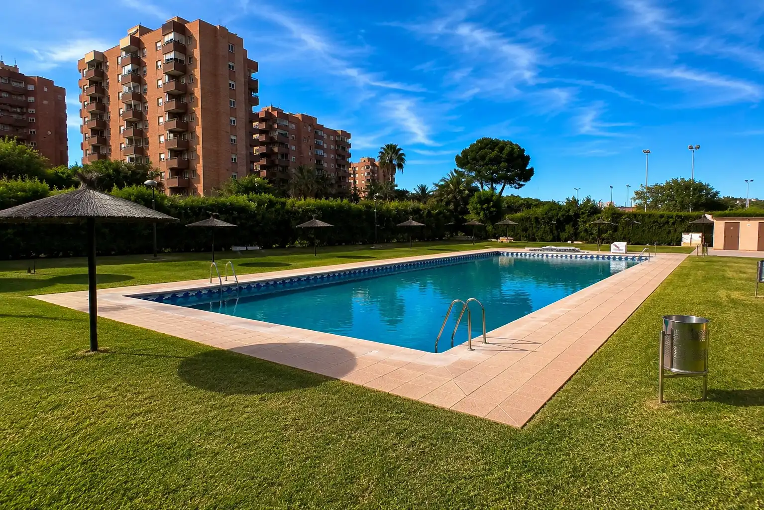 Piscina de Piso en venta en Alicante / Alacant con Aire acondicionado, Amueblado y Balcón