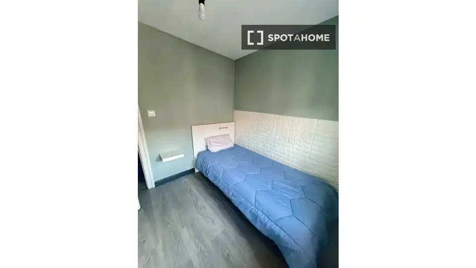 Habitación de Apartamento para compartir en Zaragoza con Aire acondicionado, Calefacción y Terraza