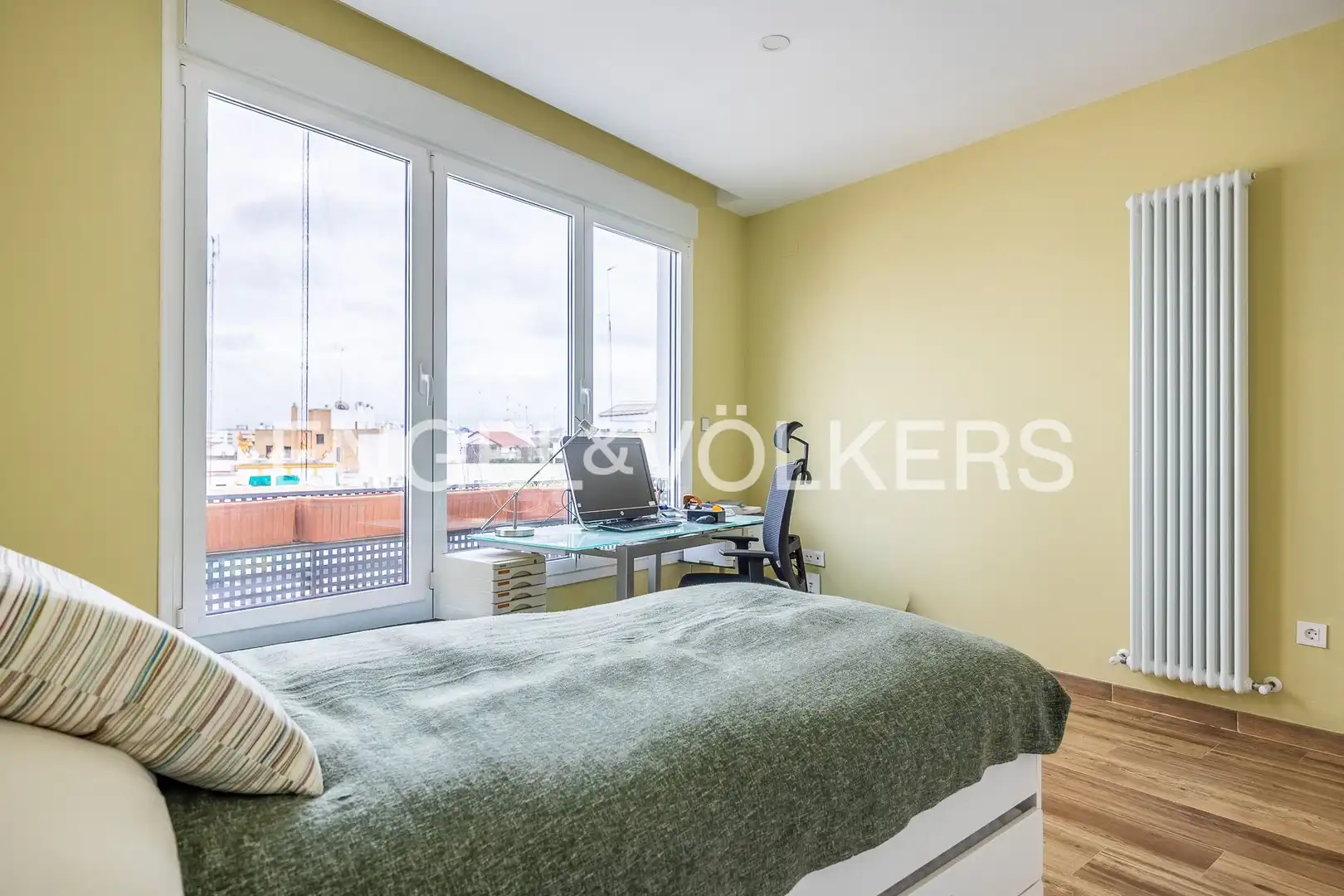 Habitación de Piso en venta en Sevilla con Aire acondicionado y Calefacción