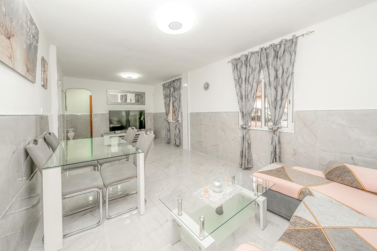 Sala de estar de Planta baja en venta en Alicante / Alacant con Aire acondicionado, Calefacción y Trastero