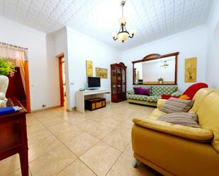 Sala d'estar de Casa adosada en venda en San Bartolomé de Tirajana amb Terrassa i Balcó