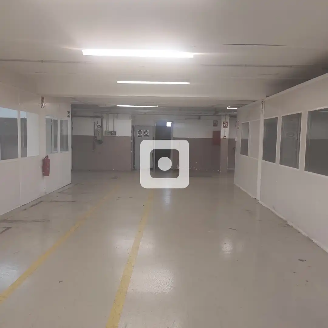 Industrial buildings for rent in de les Cosidores, Egara